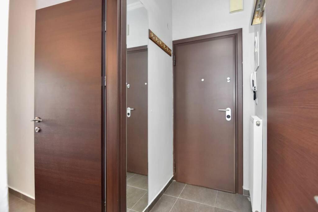 Modern Apartment In The Heart Of The City ลาริซา ภายนอก รูปภาพ