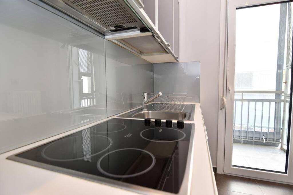 Modern Apartment In The Heart Of The City ลาริซา ภายนอก รูปภาพ